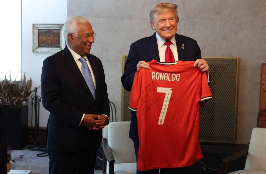 DONALD TRUMP